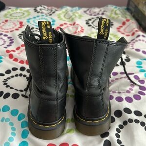 Doc Martens women size 7 the OG docs